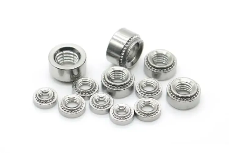 Comprar porcas autocolantes