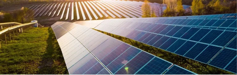 Rebites em painéis solares