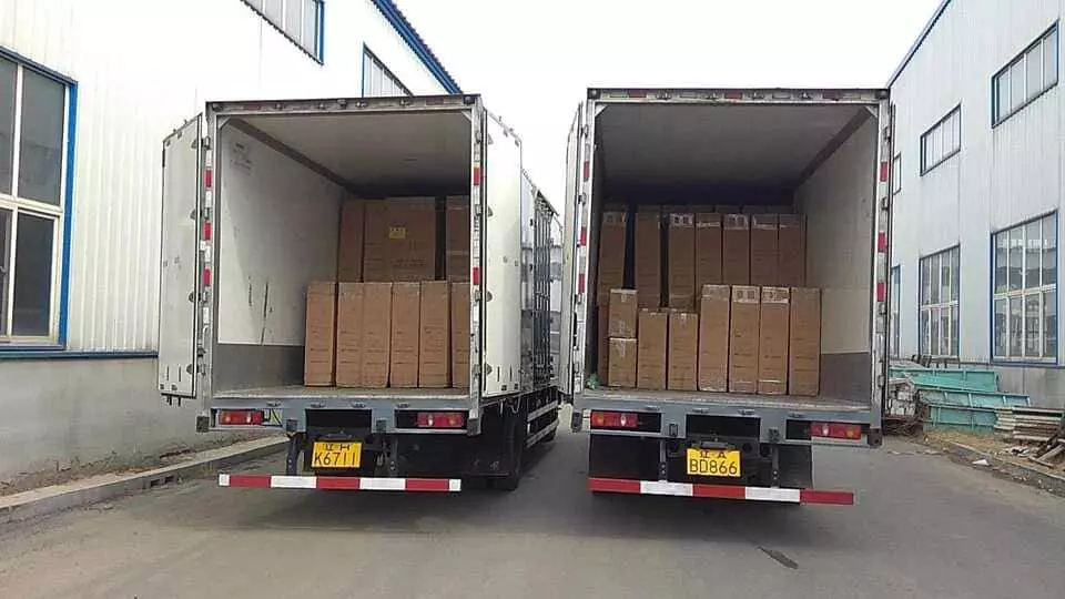 Transporte de grandes encomendas de porcas de rebite