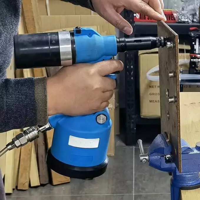 Utilização de ferramentas de pistola de porca de rebite